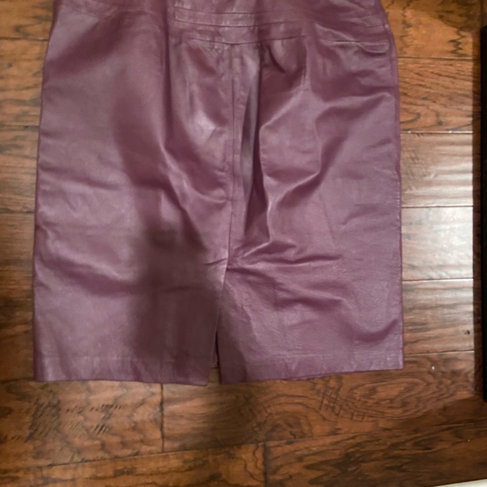 Gorgeous purple genuine leather skirt - Picture 2 of 10
